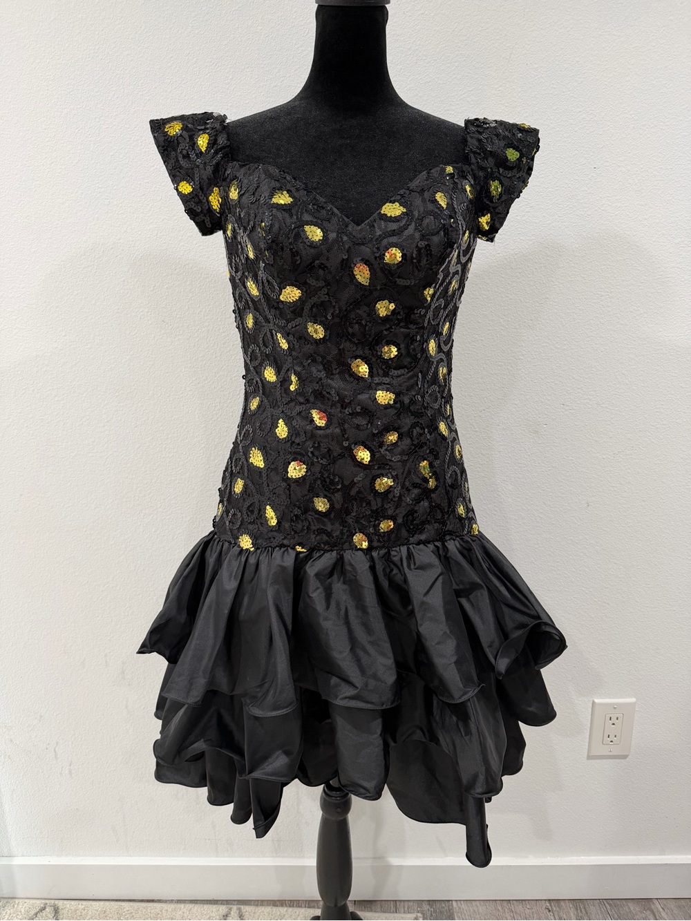 Vintage Alyce Designs Black Gold Sequin Party Dress Size 8 USA Made